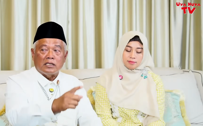 Yai Mim dan istri. (YouTube)